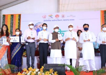 Cabinet Minister of Tourism and Environment Aditya Thackeray, Shri Rajesh Tope Health Minister, Deputy Chief Minister Ajit Pawar, Amit Deshmukh Cultural Minister and Dr Sunita Dube launch Balloon Festival & Fit Maharashtra at Gateway of India