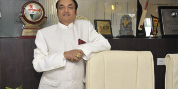 Moradabad activist Arvind Goel distributes 1,000 mud pots to give birds water