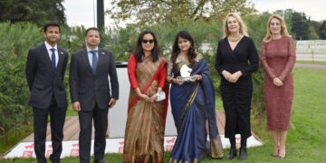 Indian artist Swati Ghosh wins The ‘Arte and Cavallo Trofeo’ award in Milan for her artwork “Power of Energy”