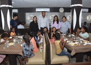 Vastu Dairy celebrates World Food Day with fine dining for slum kids